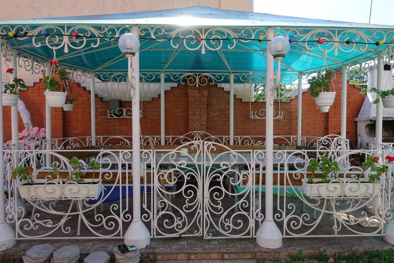 White House Apartments Odessa Exterior foto